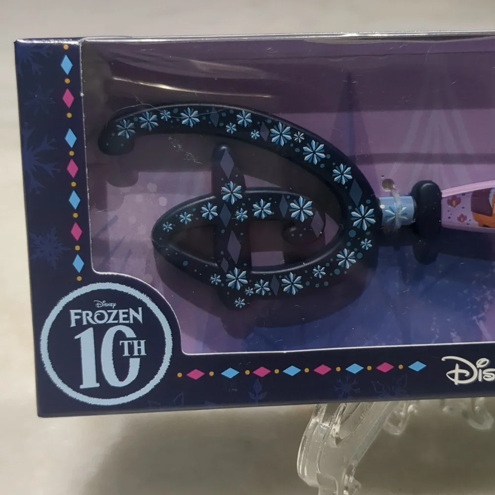 Disney Store Frozen Ceremony key - Picture 2 of 5